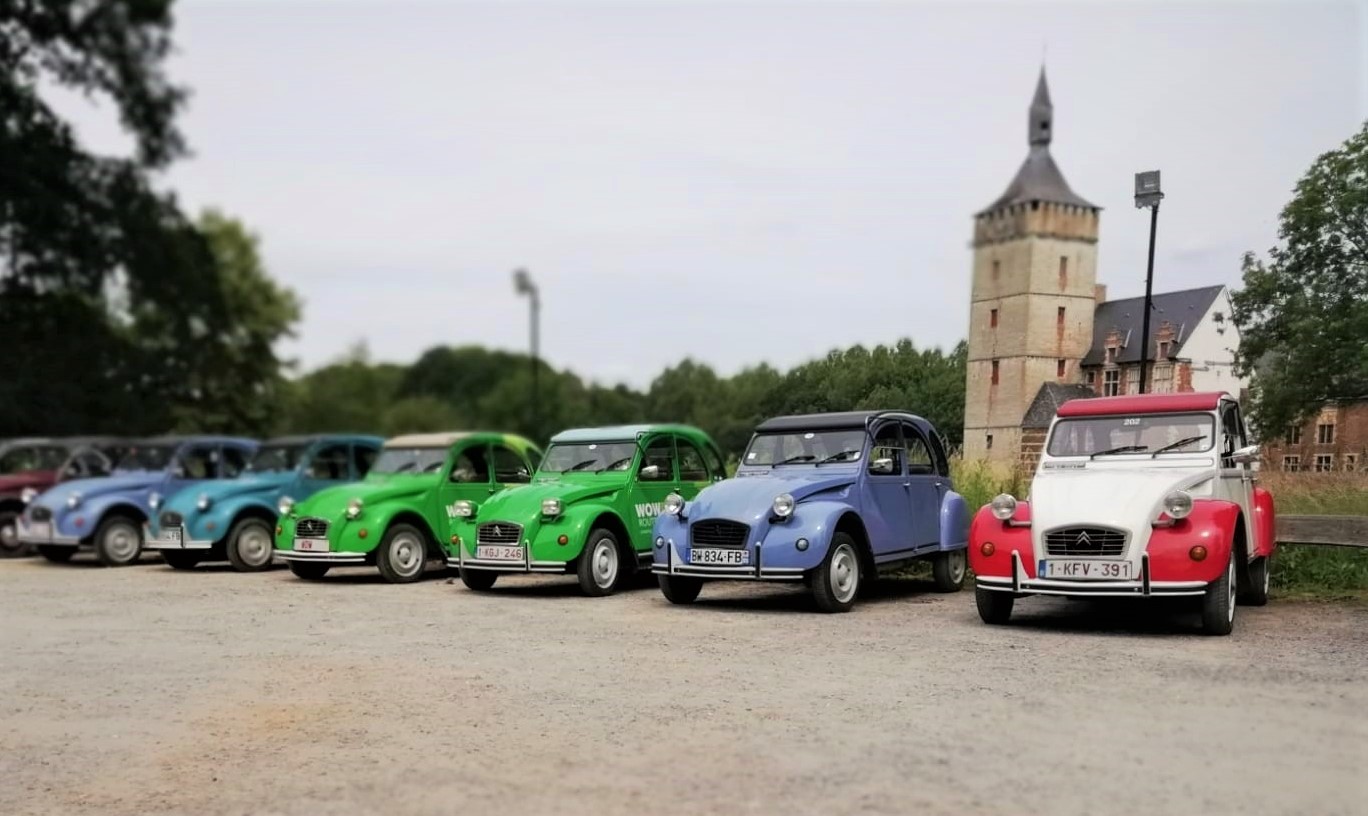 Citroën 2CV Event (for up to 60 people) - audio guide, interactive game & more! Tailor-made experience!